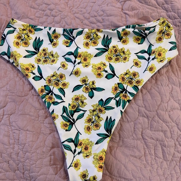 Lot of Bikinis and Bottoms - Picture 10 of 12